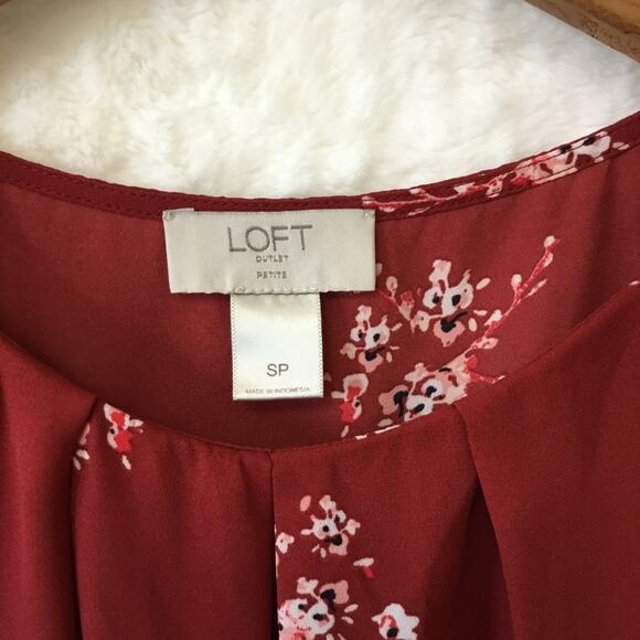 Loft Red Sleeveless Detail Flowers Top - Picture 4 of 10